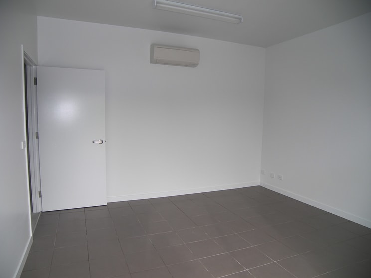 Click to view all images 13D Roanoak Court East Bendigo VIC 3550 - Image 3