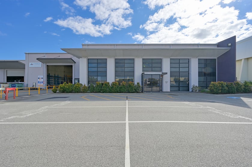 Click to view all images 121 Beringarra Avenue Malaga WA 6090 - Image 2