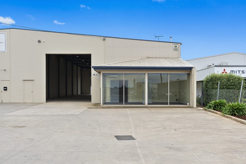 Click to view all images 4b/21 Leather Street Breakwater VIC 3219 - Image 1