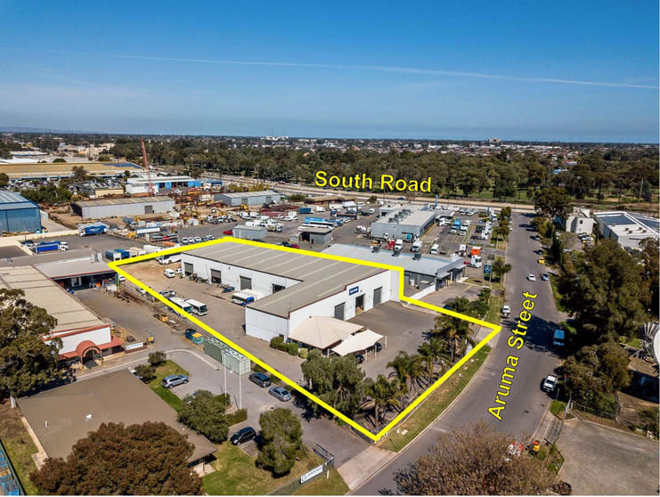 Click to view all images 18 Aruma Street Regency Park SA 5010 - Image 3