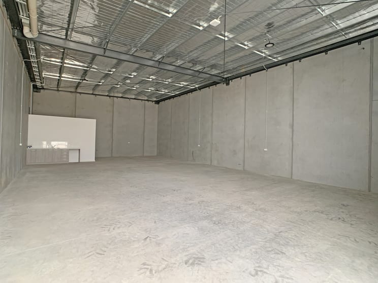 Click to view all images 2/14 Icon Drive Delacombe VIC 3356 - Image 2