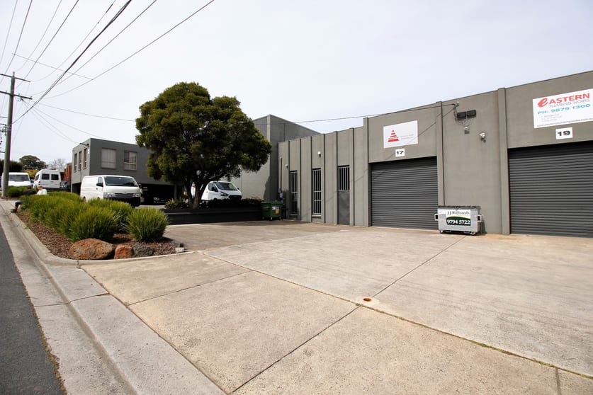 Click to view all images 17 Eugene Terrace Ringwood VIC 3134 - Image 1
