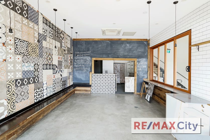 Click to view all images 1/33 Racecourse Road Hamilton QLD 4007 - Image 2