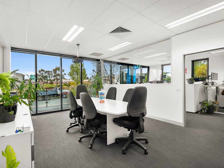 Click to view all images 7 & 8/31 Redland Drive Vermont VIC 3133 - Image 2
