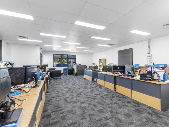 Click to view all images 2 Kullara Close Beresfield NSW 2322 - Image 2