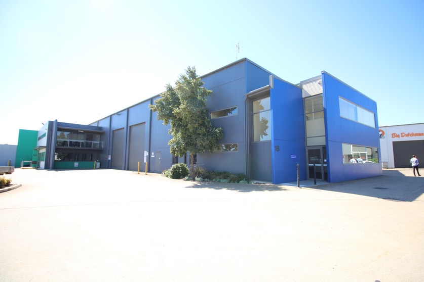 Click to view all images 1B/7-9 Gardner Court Wilsonton QLD 4350 - Image 1