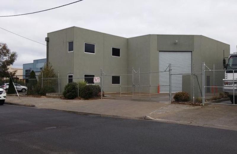 Click to view all images Unit 1/1/29 Loop Road Werribee VIC 3030 - Image 1