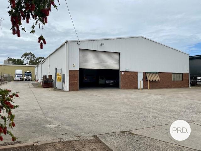 Click to view all images 1/918 Metry Street North Albury NSW 2640 - Image 2
