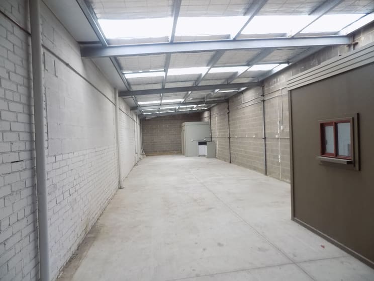 Click to view all images 2/43 Roberna Street Moorabbin VIC 3189 - Image 3
