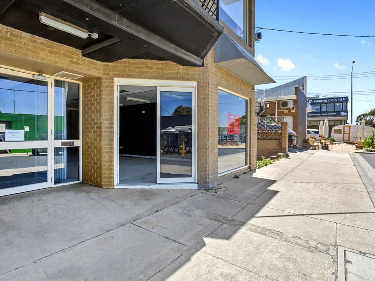 Click to view all images 1/2 Blamey Place Mornington VIC 3931 - Image 2
