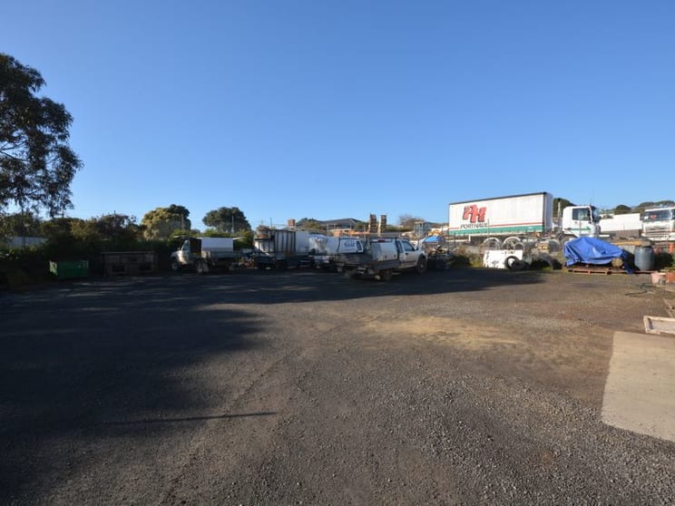 Click to view all images 8 Kunara Cres Portland VIC 3305 - Image 3