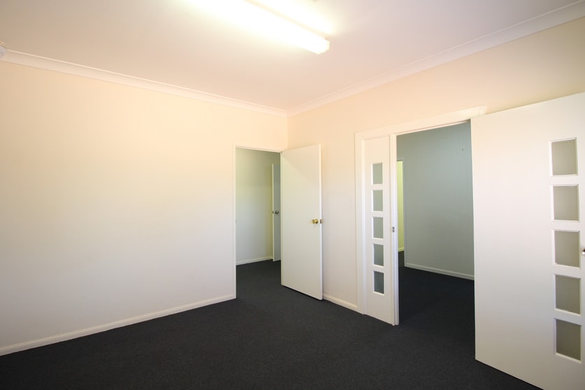 Click to view all images 2/2 Rob Street Newtown QLD 4350 - Image 3