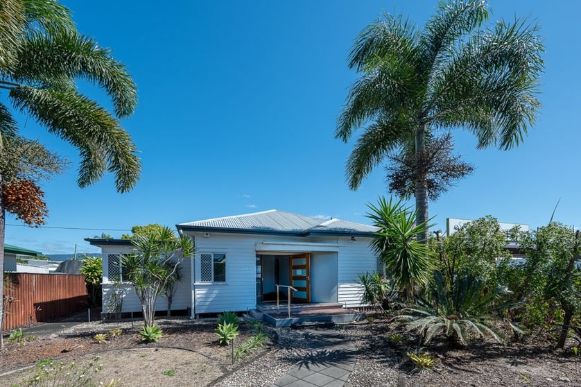 Click to view all images 147 Martyn Street Parramatta Park QLD 4870 - Image 2
