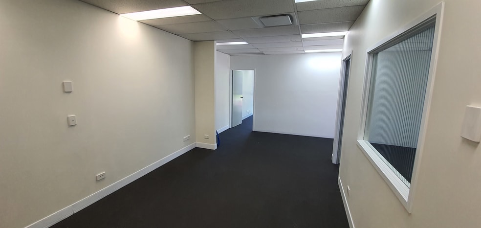 Click to view all images 25/142 Bundall Road Bundall QLD 4217 - Image 2