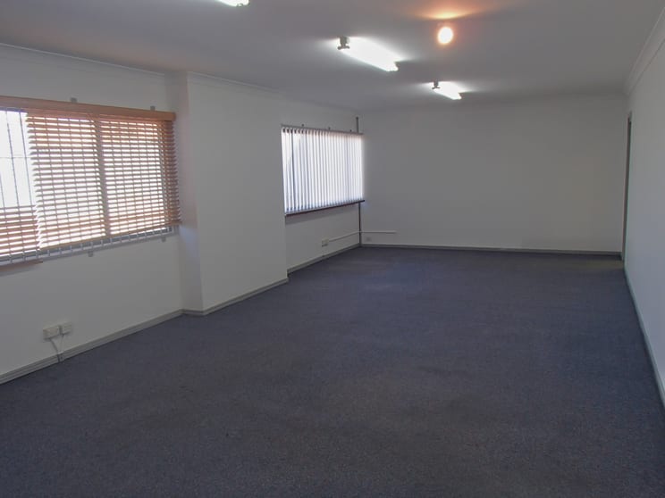 Click to view all images 2/86 Boyland Avenue Coopers Plains QLD 4108 - Image 3
