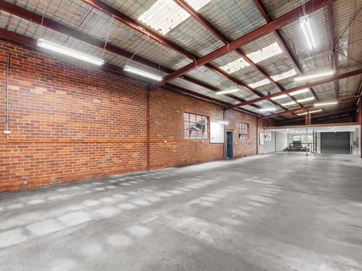 Click to view all images 8 Olive Grove Ringwood VIC 3134 - Image 3