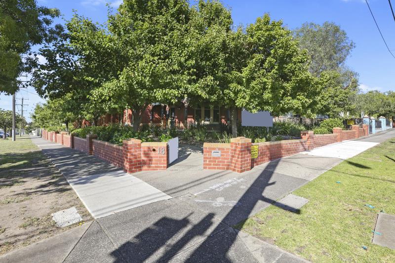 Click to view all images 18 Myers Street/18 Myers Street Geelong VIC 3220 - Image 3