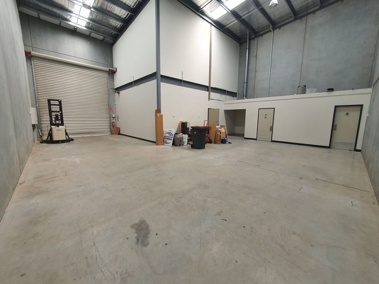 Click to view all images 2/6 Garden Road Clayton VIC 3168 - Image 2