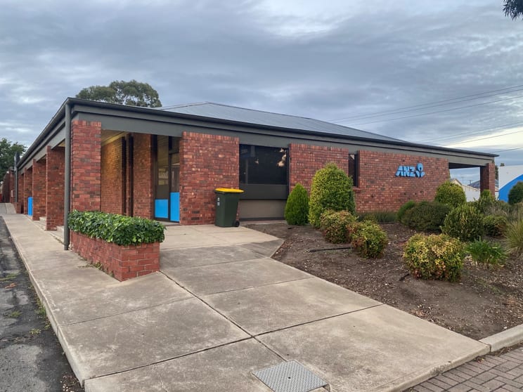 Click to view all images 606 Lower North East Road Campbelltown SA 5074 - Image 2
