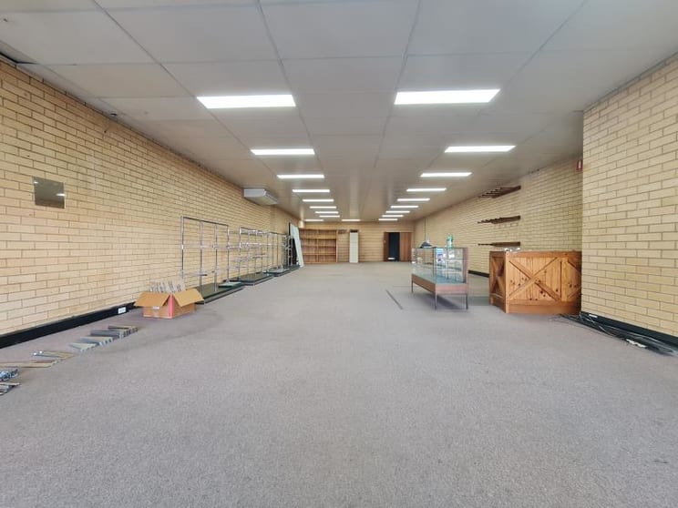 Click to view all images 2/18 Talbragar Street Dubbo NSW 2830 - Image 3