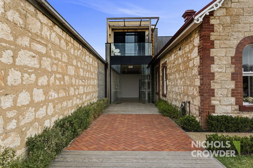 Click to view all images 2/142-146 Ocean Beach Road Sorrento VIC 3943 - Image 1