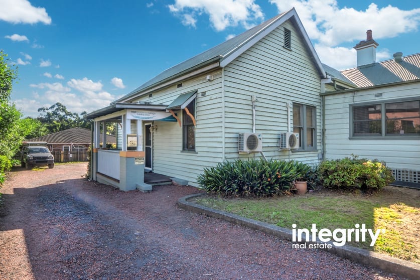 Click to view all images 15 Moss Street Nowra NSW 2541 - Image 1