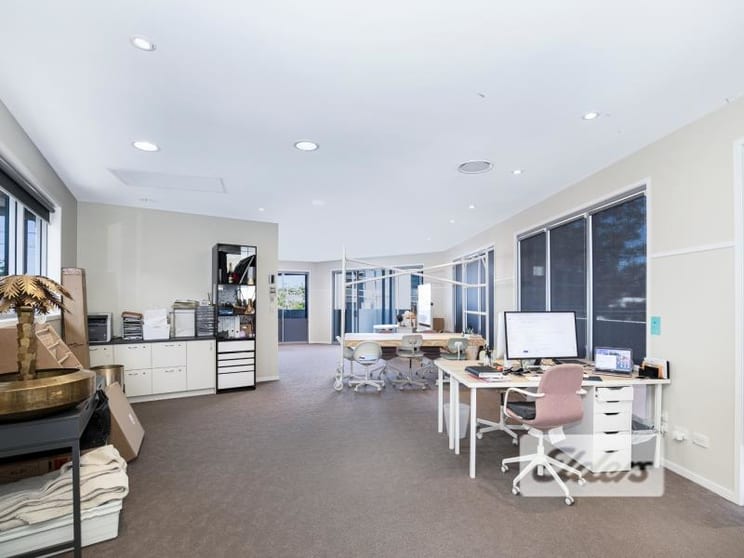 Click to view all images 4 Newman Avenue Camp Hill QLD 4152 - Image 3