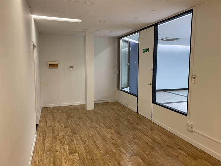 Click to view all images 1,/342 Albany Highway Victoria Park WA 6100 - Image 3