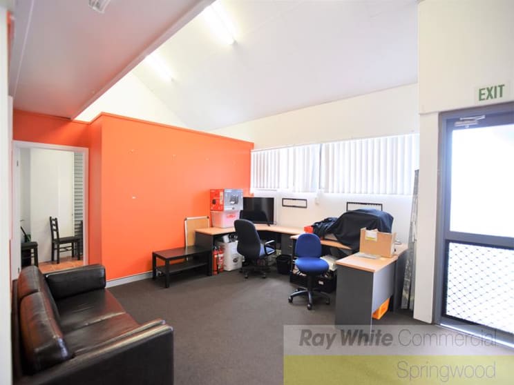 Click to view all images 2/9-11 Carol Av. Springwood QLD 4127 - Image 3