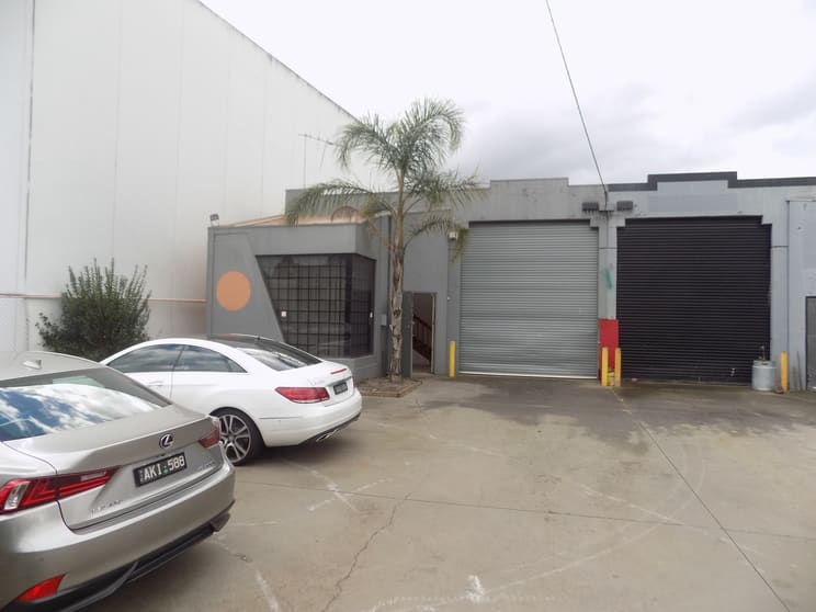 Click to view all images 1/3-5 Natalia Avenue Oakleigh South VIC 3167 - Image 2