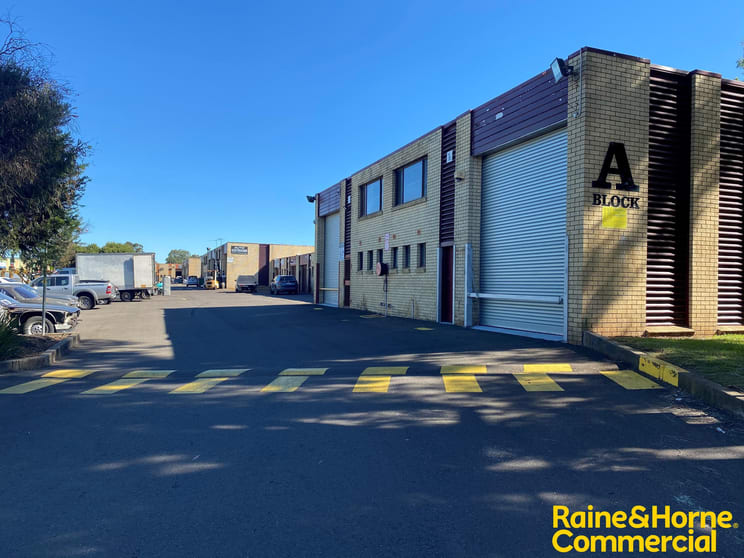 Click to view all images Unit 3A/4 Louise Avenue Ingleburn NSW 2565 - Image 1