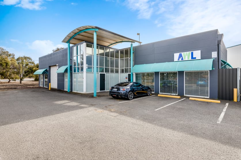 Click to view all images 1 Endeavour Drive Port Adelaide SA 5015 - Image 1