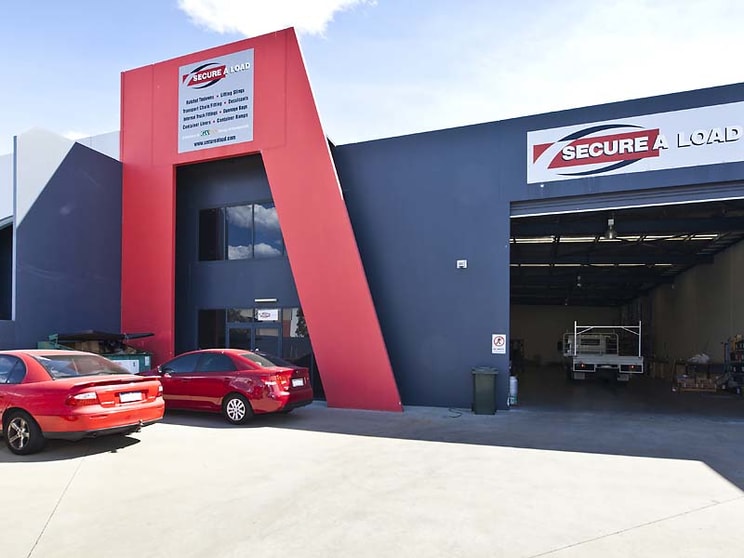 Click to view all images 8 Karratha Street Welshpool WA 6106 - Image 2