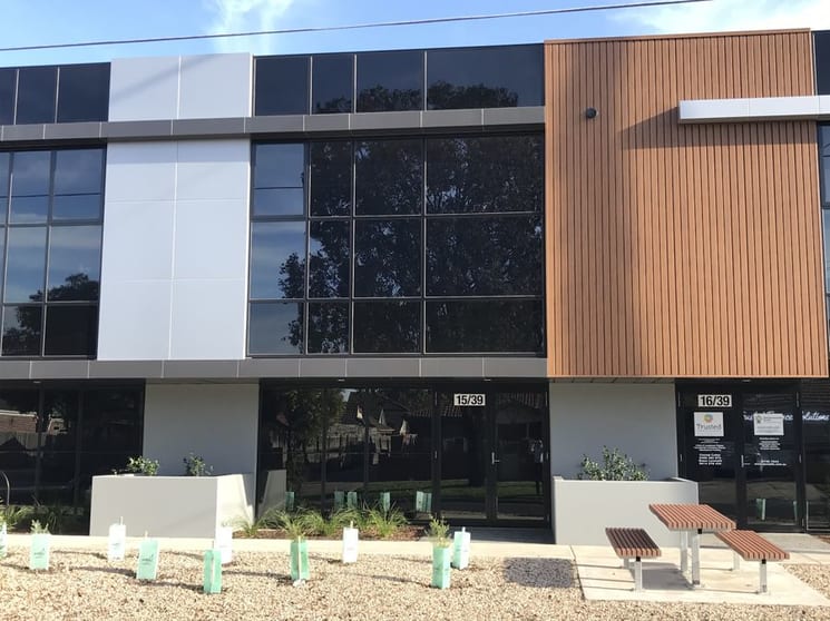 Click to view all images Unit 15/39 Essex Street Pascoe Vale VIC 3044 - Image 1