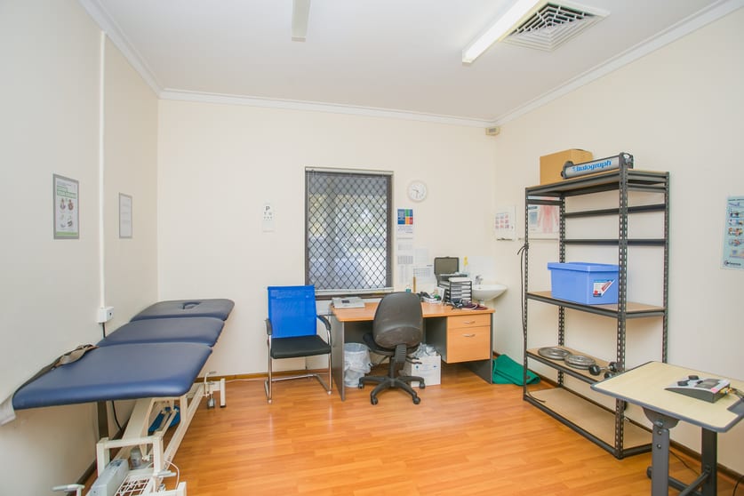 Click to view all images 23 Chalgrove Avenue Rockingham WA 6168 - Image 3