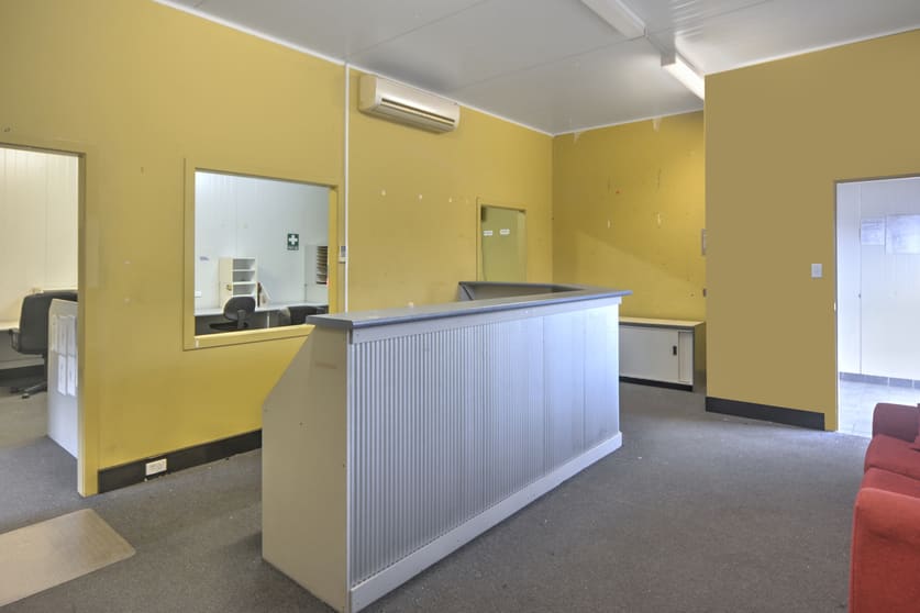 Click to view all images 33 Norfolk Avenue South Nowra NSW 2541 - Image 3