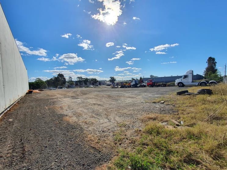 Click to view all images 25 Broadhurst Road Ingleburn NSW 2565 - Image 2