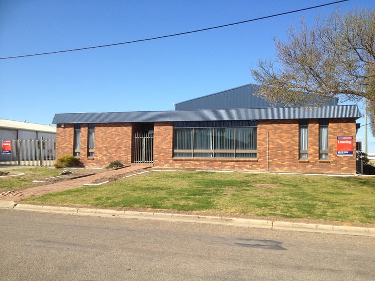 Click to view all images 1/11 Lawson Street Wagga Wagga NSW 2650 - Image 1