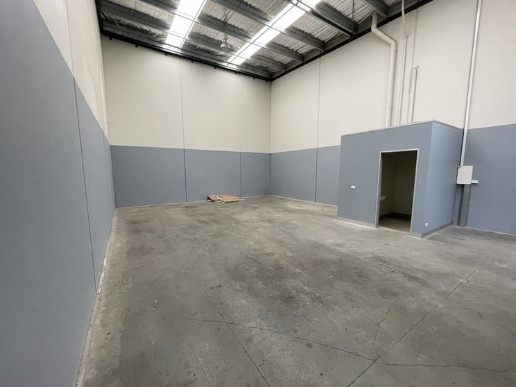 Click to view all images 2/1 Independent Way Ravenhall VIC 3023 - Image 3