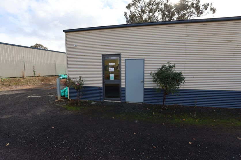 Click to view all images Shed 1/4 Fitt Court East Bendigo VIC 3550 - Image 2