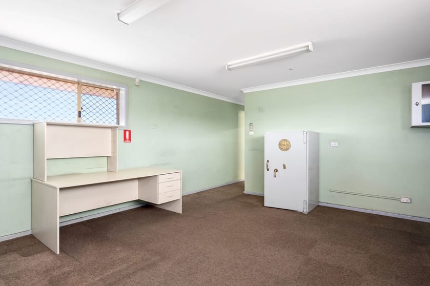 Click to view all images 117 West Kalgoorlie Road West Kalgoorlie WA 6430 - Image 3