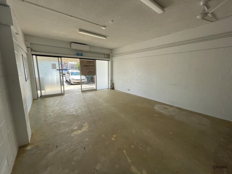 Click to view all images 7/2 Eighth Avenue Palm Beach QLD 4221 - Image 2