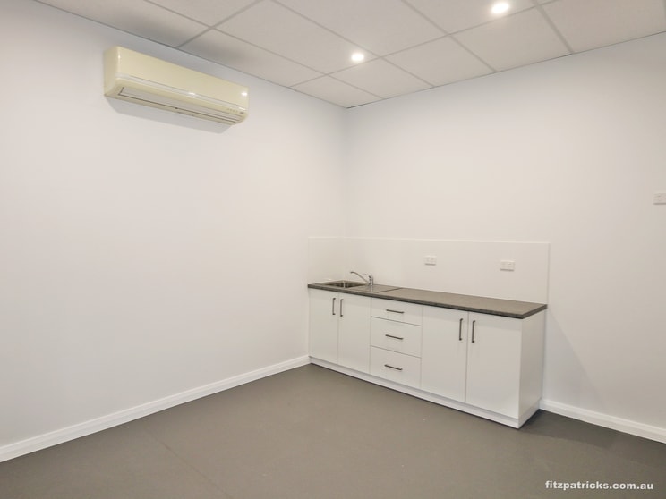 Click to view all images Upstairs Suite 1/157-159 Baylis Street Wagga Wagga NSW 2650 - Image 3