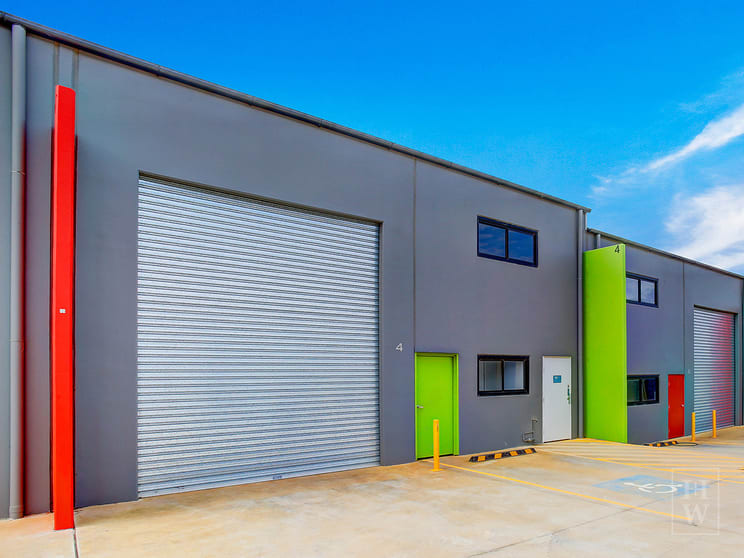 Click to view all images Unit 4/17 Old Dairy Close Moss Vale NSW 2577 - Image 1