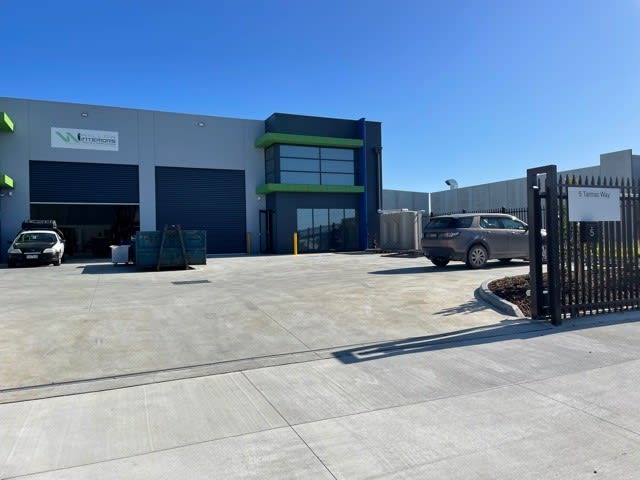 Click to view all images 1/5 Tarmac Way Pakenham VIC 3810 - Image 1