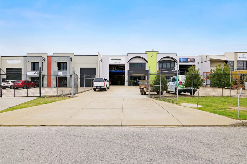 1/21 Mordaunt Circuit Canning Vale WA 6155 - Image 1