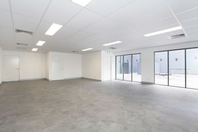 Click to view all images 2/42 Tulloch Way Canning Vale WA 6155 - Image 3