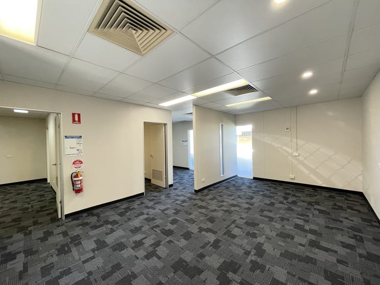 Click to view all images 4/738 Gympie Road Chermside QLD 4032 - Image 2