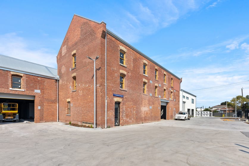 Click to view all images 2/10 Mc Robert Street Newport VIC 3015 - Image 3