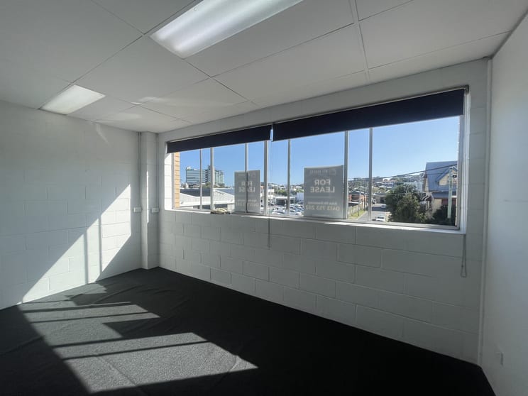 Click to view all images 2/3 Elliot Street Albion QLD 4010 - Image 2